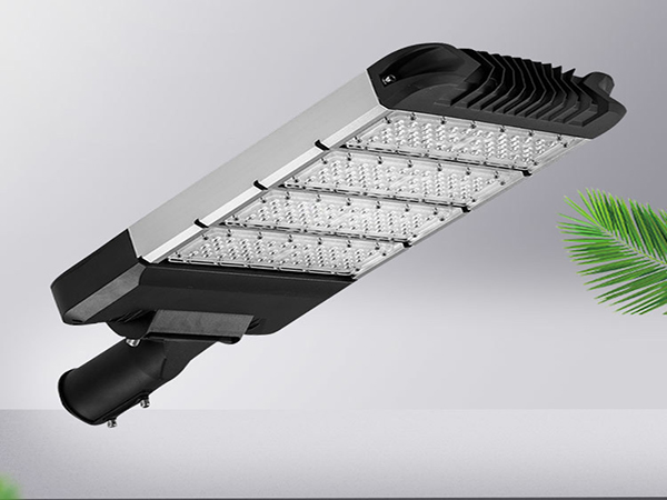LED 路灯 vs 传统路灯，到底选哪种更划算？