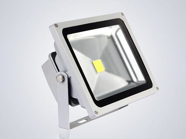 怎么选 LED 投光灯？记住这几点，室内照明质量不用愁