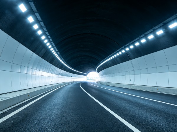 LED 隧道灯怎么选？公路隧道照明灯具选型采购指南